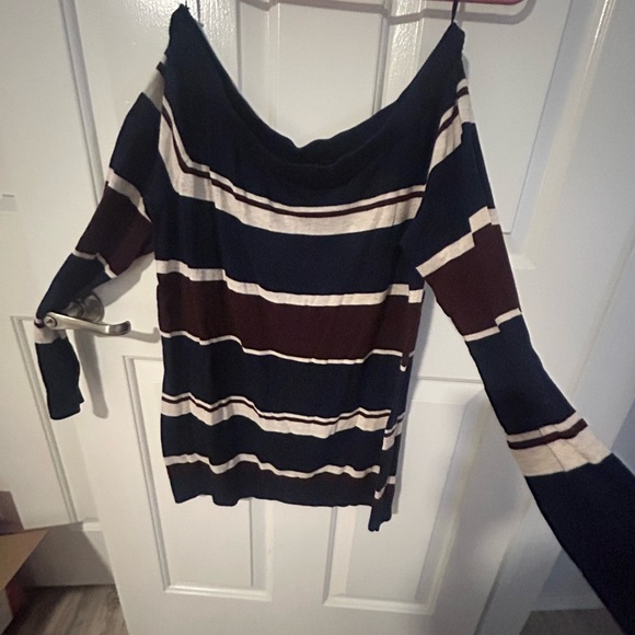 Halogen off the shoulder sweater size Medium petite - Picture 2 of 3